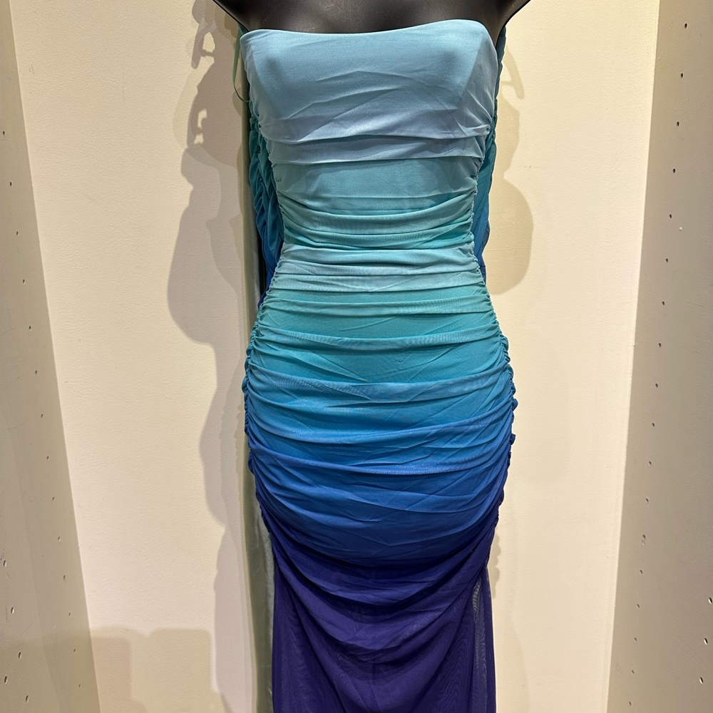Elegant Blue Gradient Strapless Dress